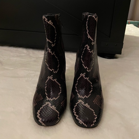 Vince Camuto
Women's Dannia Square - Toe Booties - Picture 3 of 5